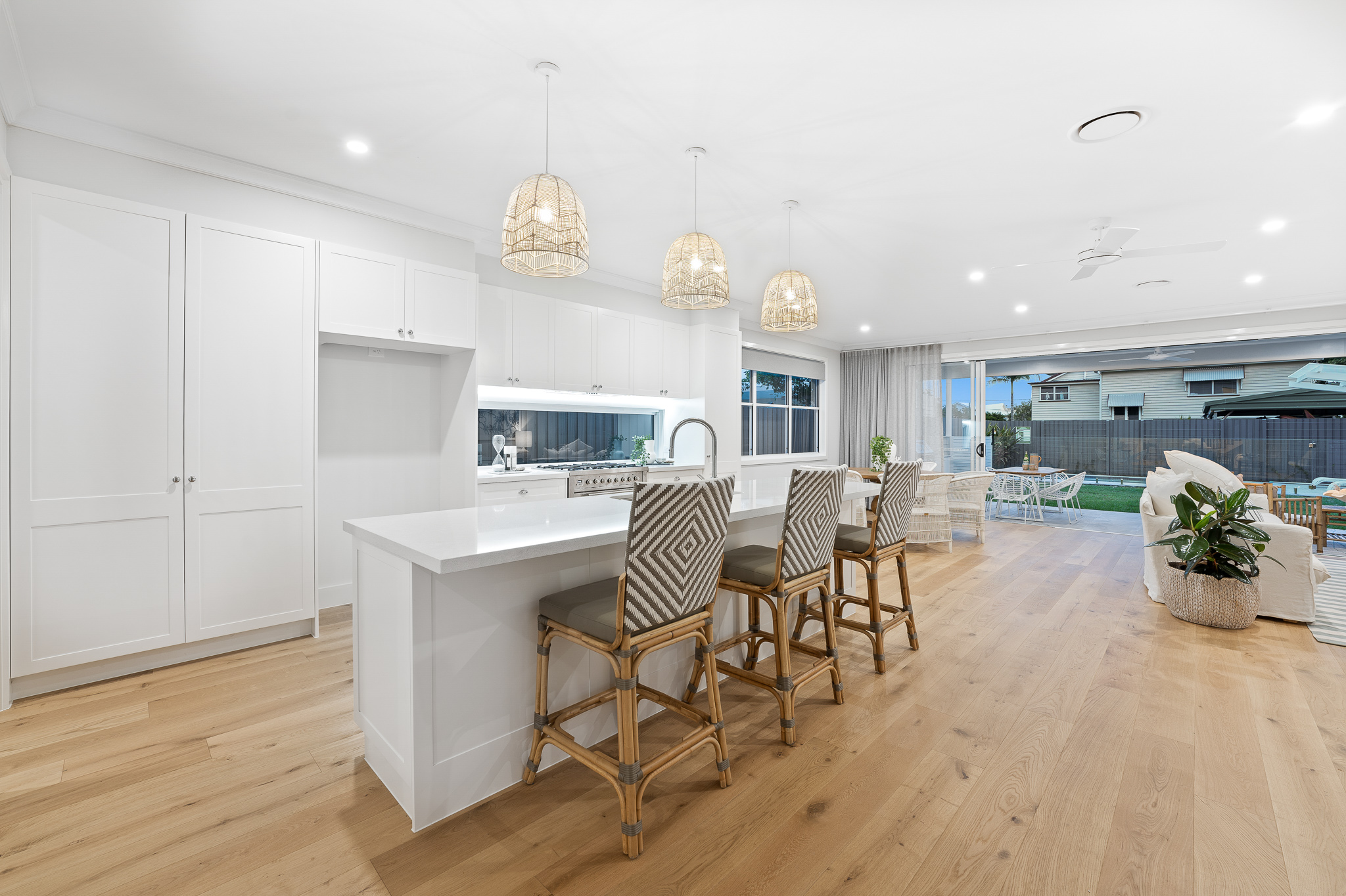 Bright and spacious kitchen island | Featured image for the Blindo x Alpha Building & Construction collab